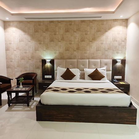 Pinnacle By Click Hotels, Lucknow Buitenkant foto