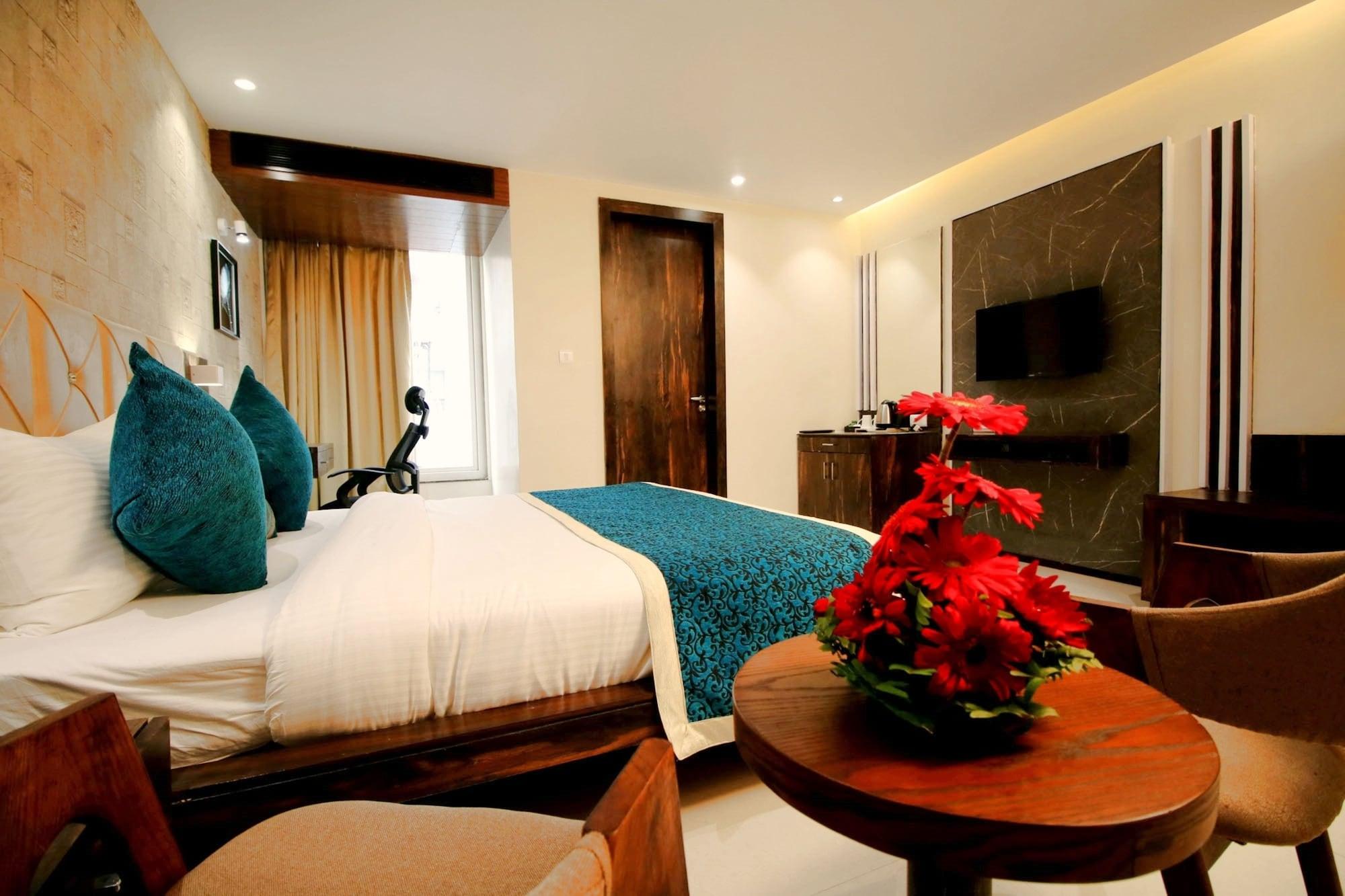Pinnacle By Click Hotels, Lucknow Buitenkant foto