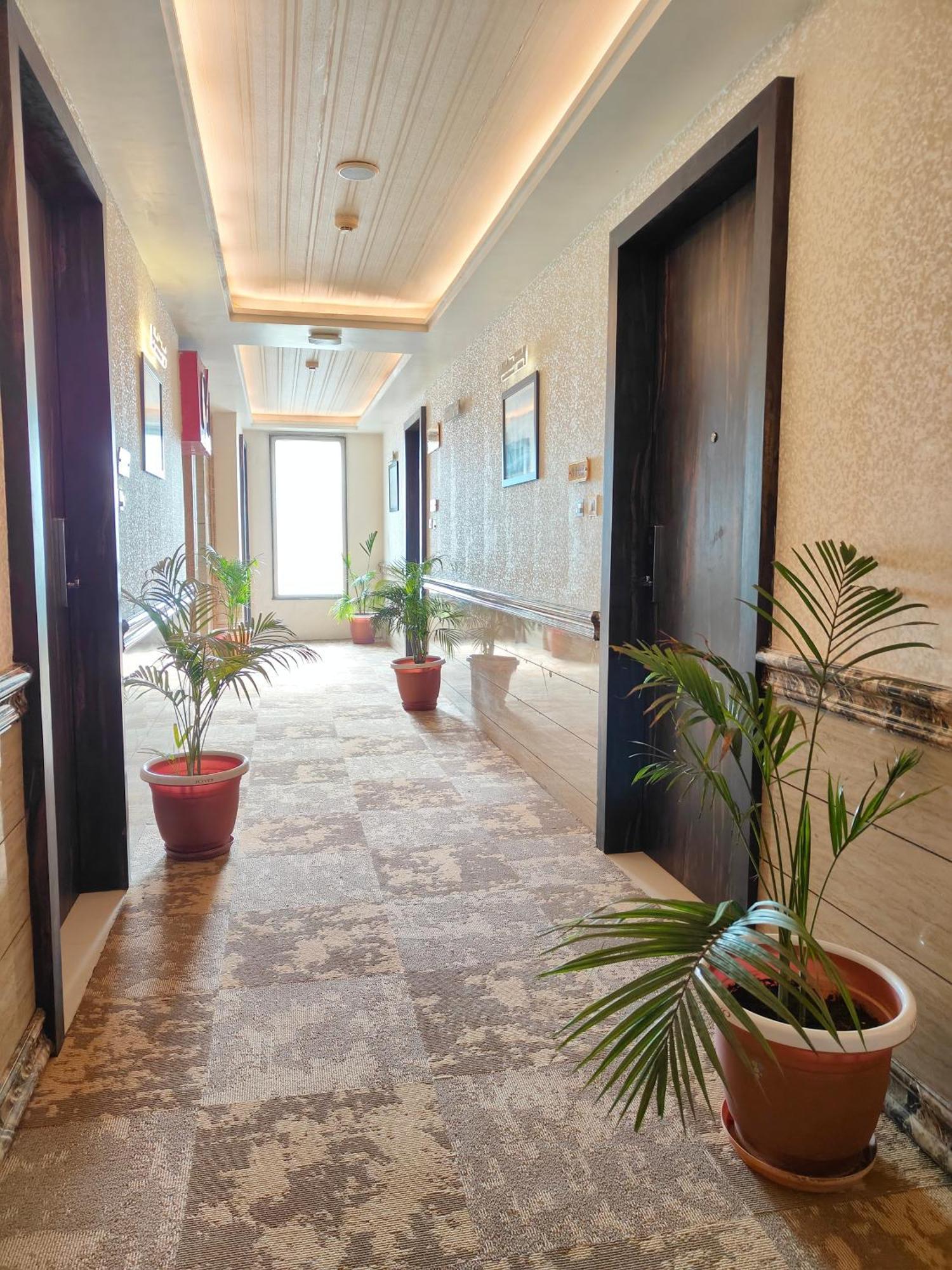 Pinnacle By Click Hotels, Lucknow Buitenkant foto