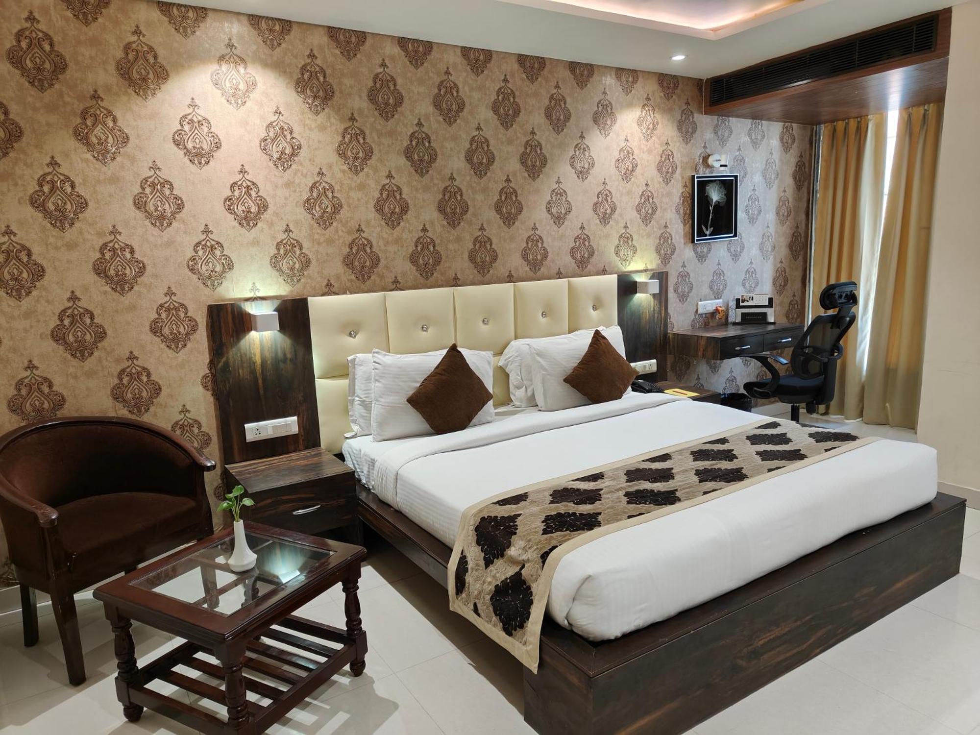 Pinnacle By Click Hotels, Lucknow Buitenkant foto
