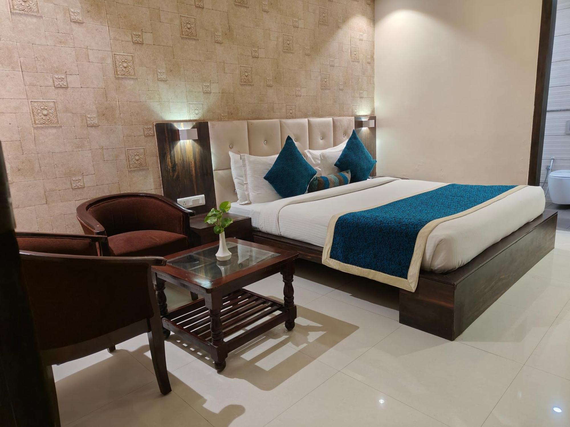 Pinnacle By Click Hotels, Lucknow Buitenkant foto