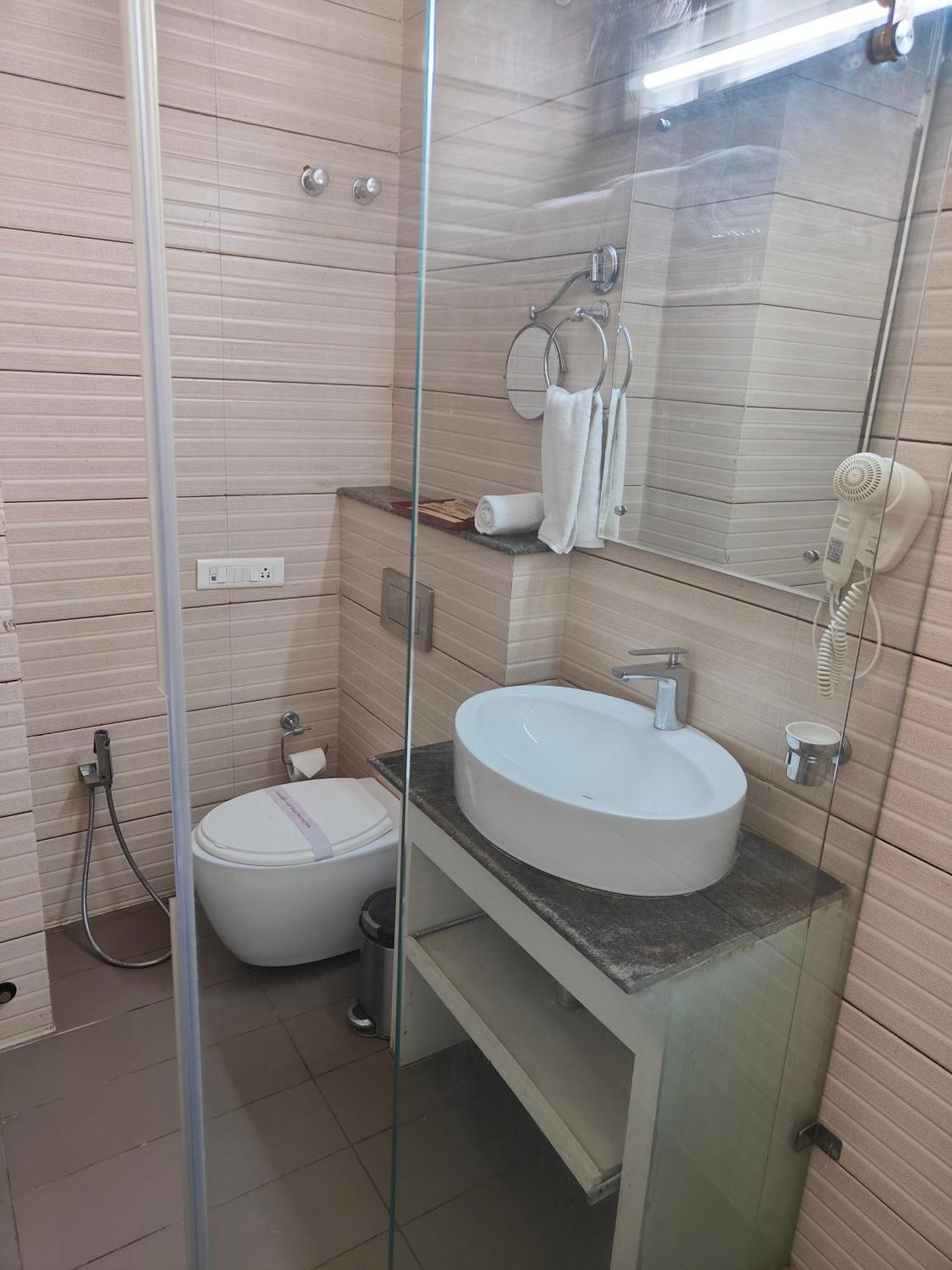 Pinnacle By Click Hotels, Lucknow Buitenkant foto