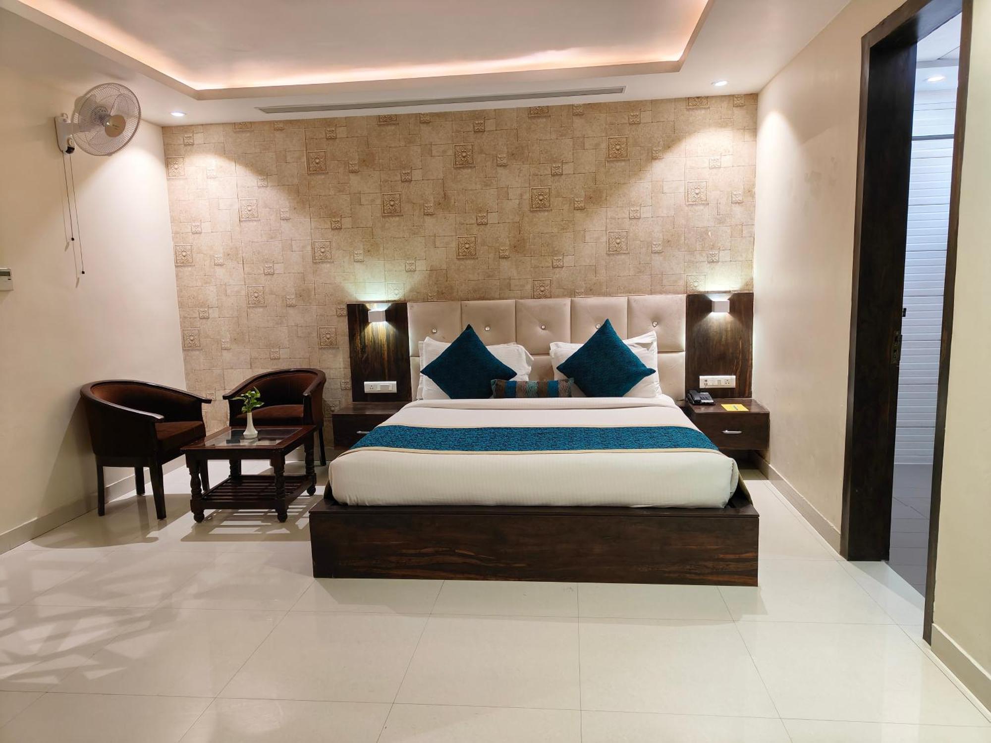Pinnacle By Click Hotels, Lucknow Buitenkant foto