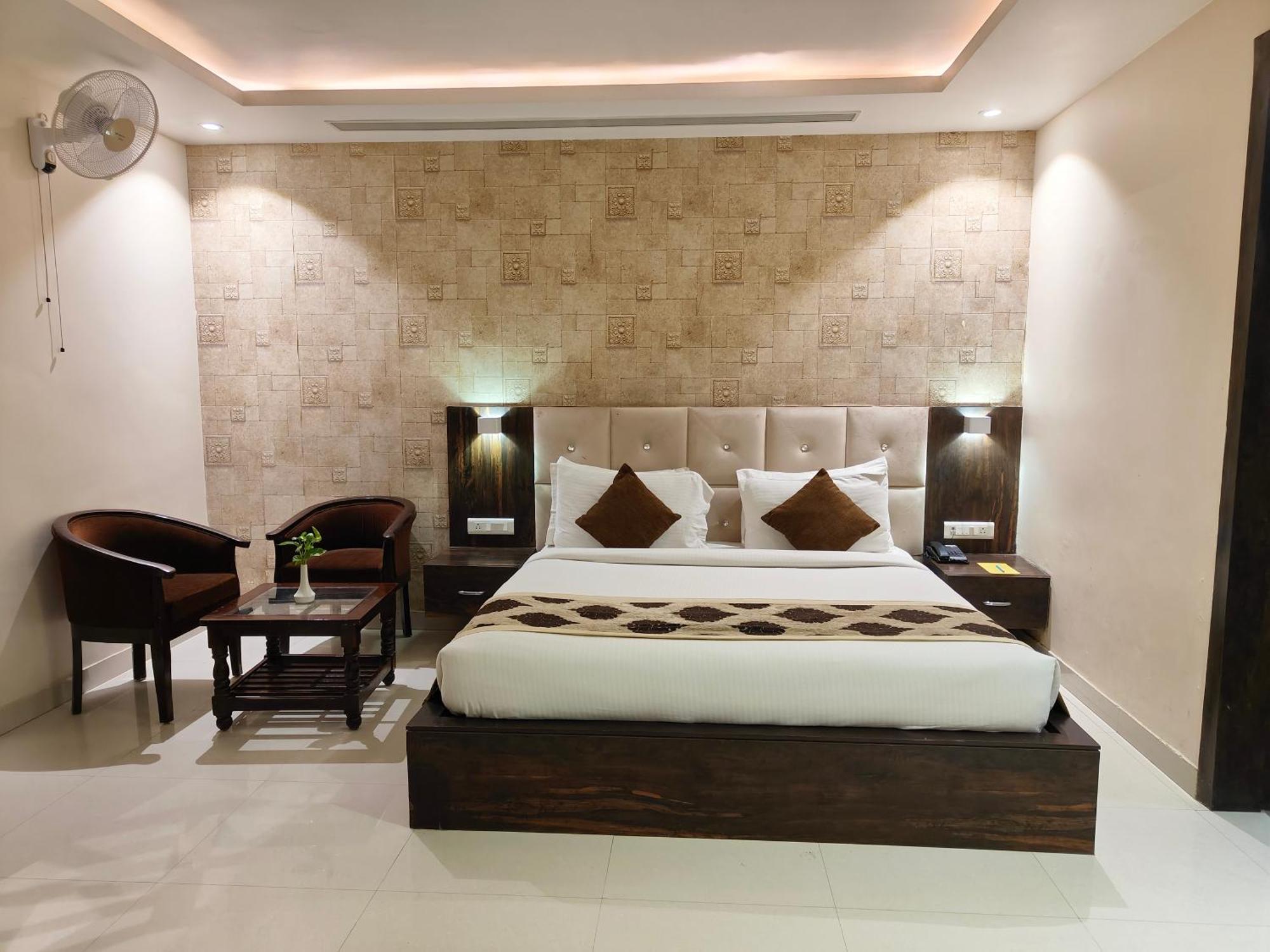 Pinnacle By Click Hotels, Lucknow Buitenkant foto