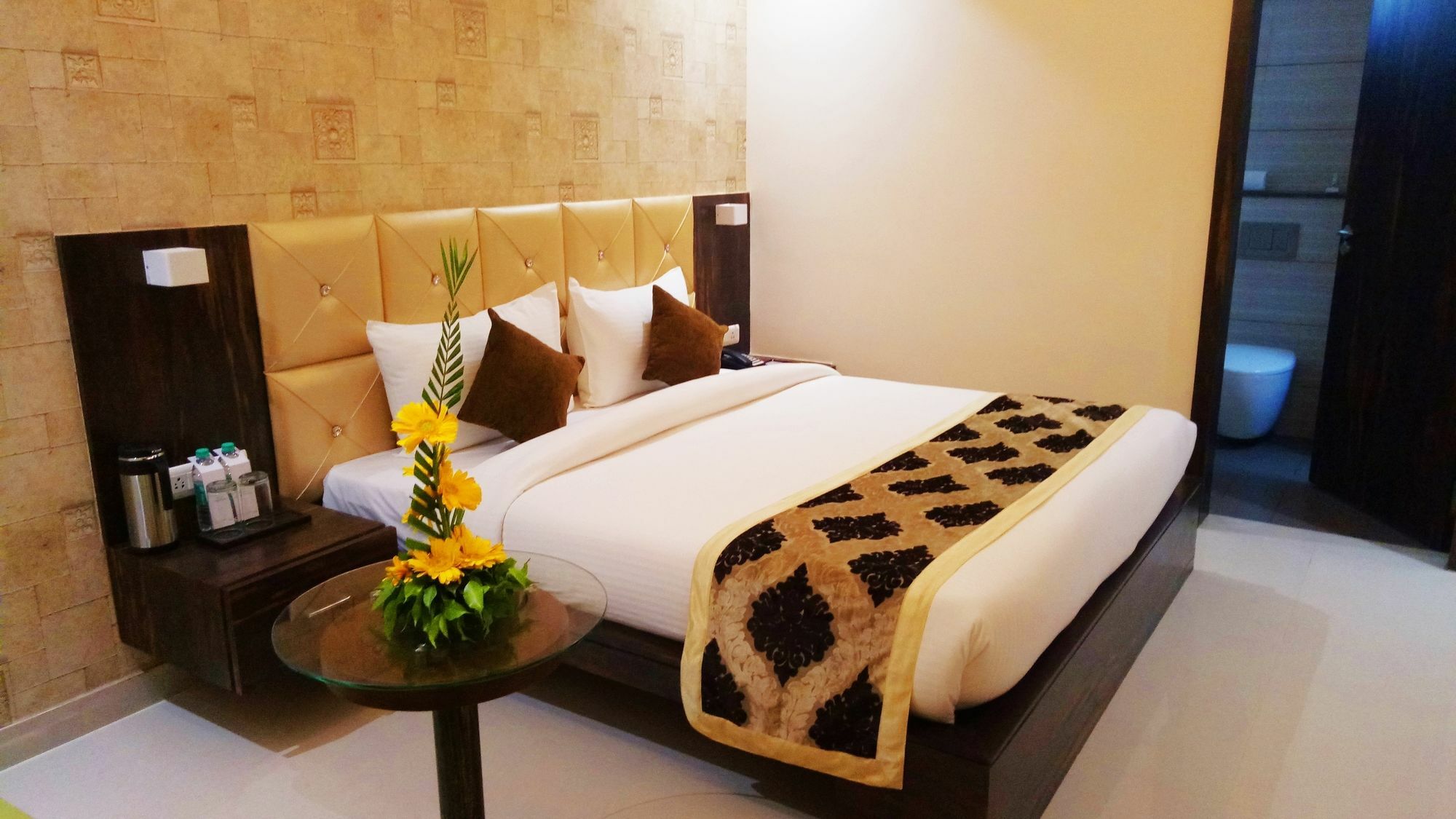 Pinnacle By Click Hotels, Lucknow Buitenkant foto