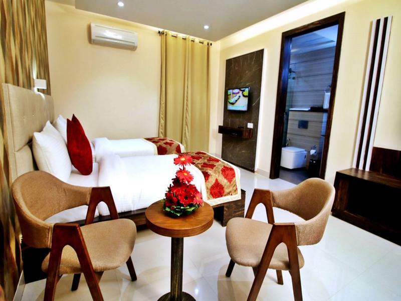 Pinnacle By Click Hotels, Lucknow Buitenkant foto