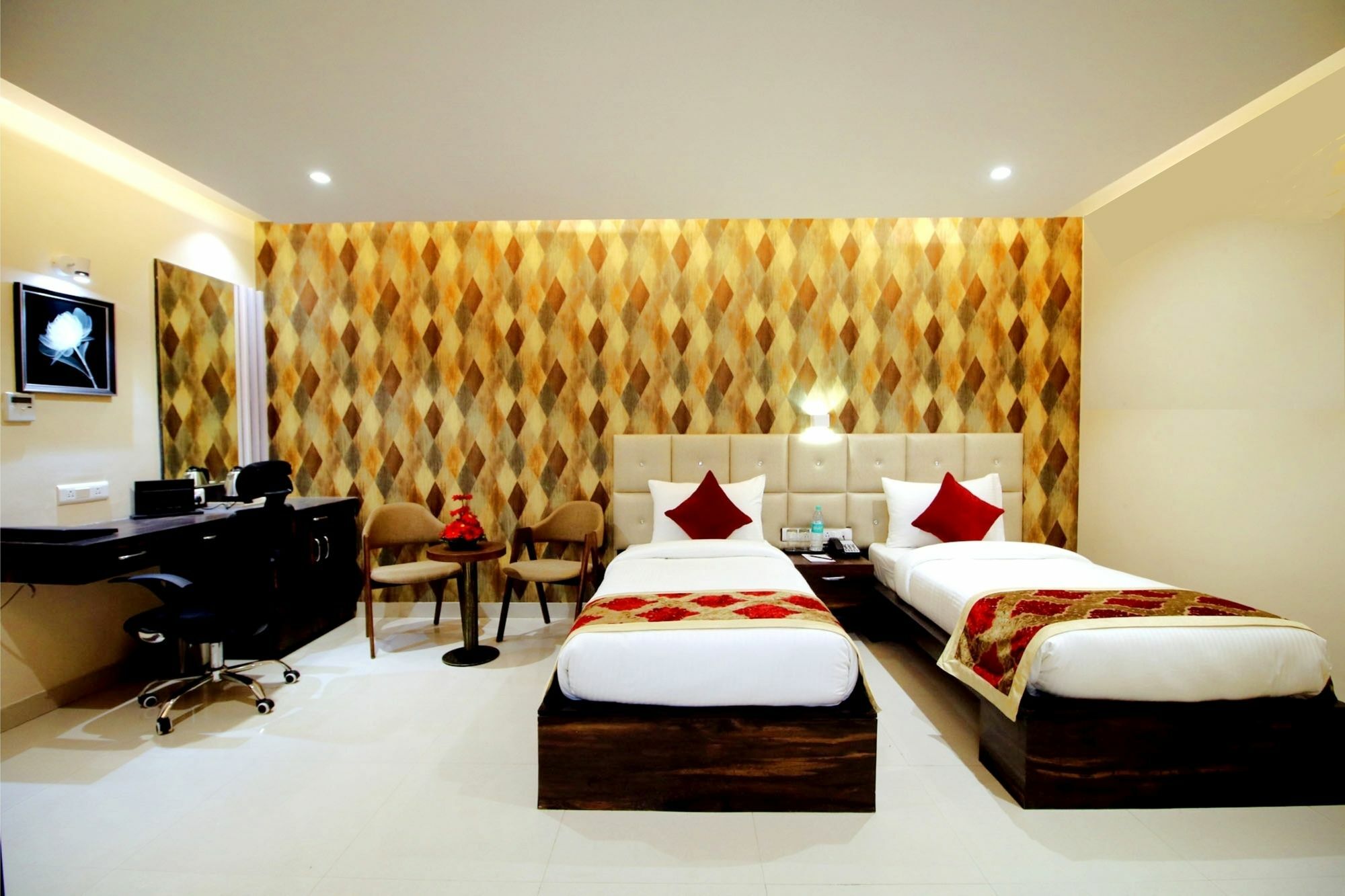 Pinnacle By Click Hotels, Lucknow Buitenkant foto