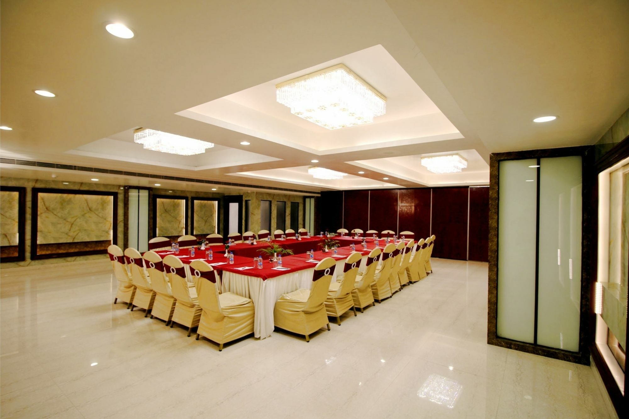 Pinnacle By Click Hotels, Lucknow Buitenkant foto