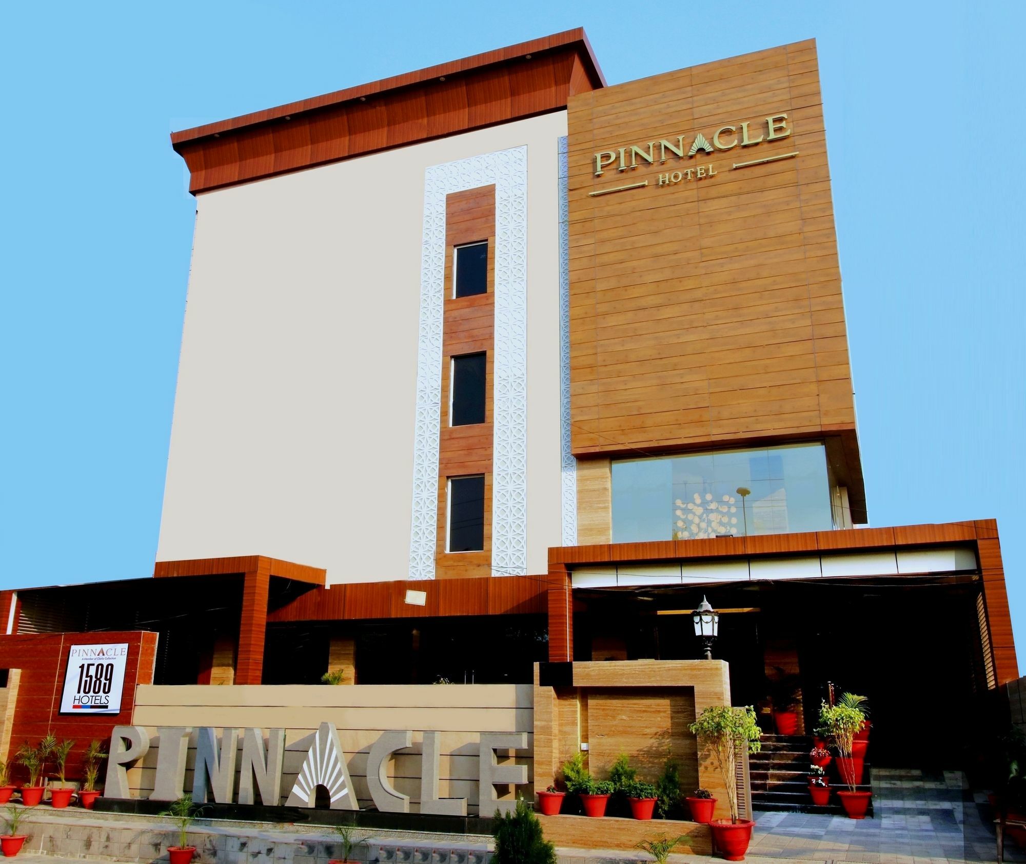 Pinnacle By Click Hotels, Lucknow Buitenkant foto