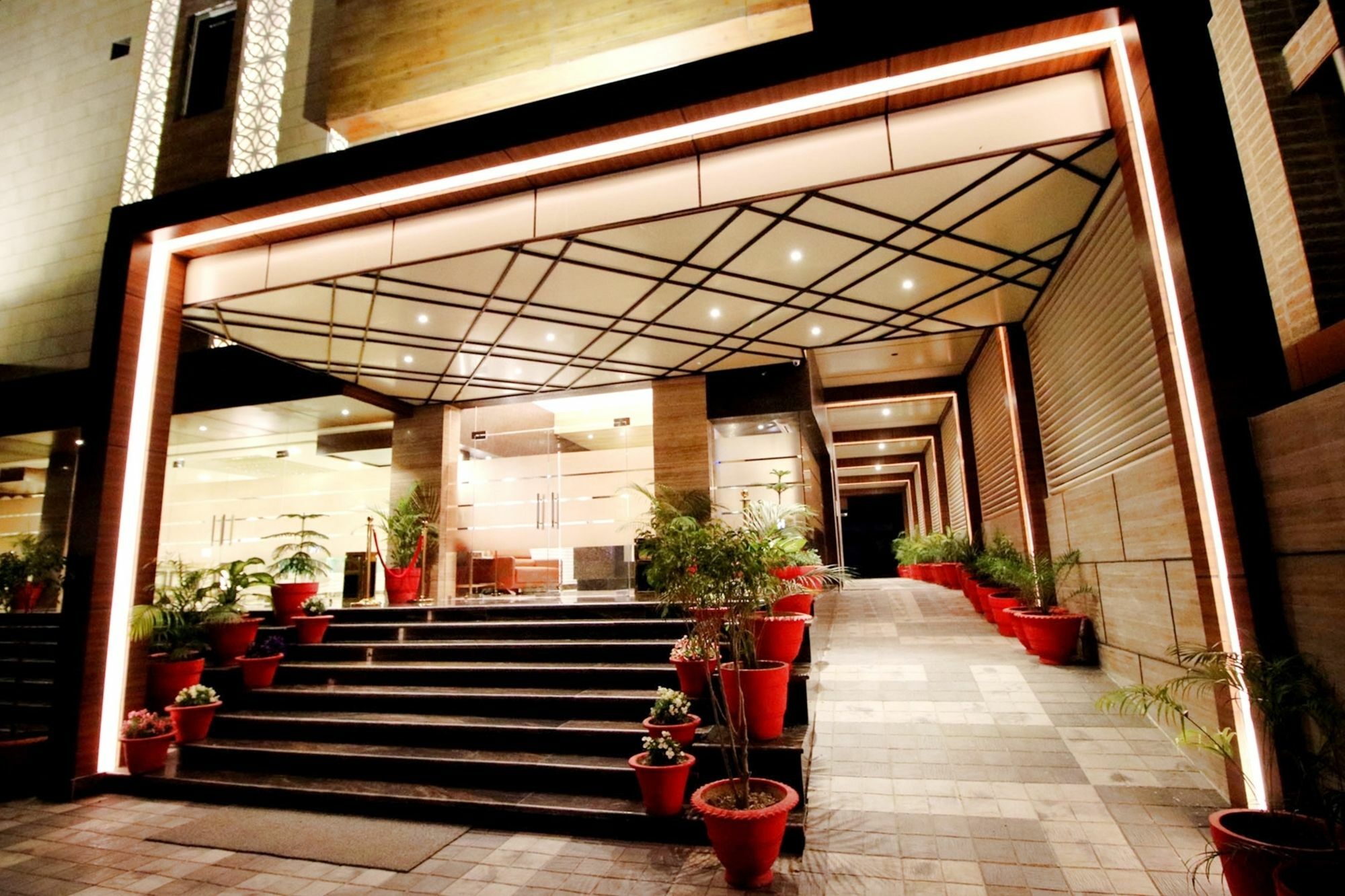 Pinnacle By Click Hotels, Lucknow Buitenkant foto
