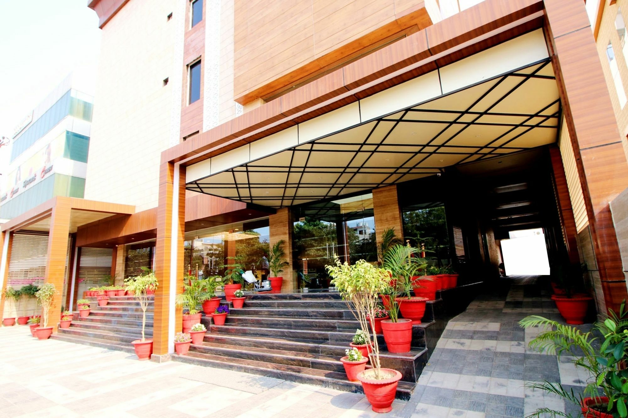 Pinnacle By Click Hotels, Lucknow Buitenkant foto