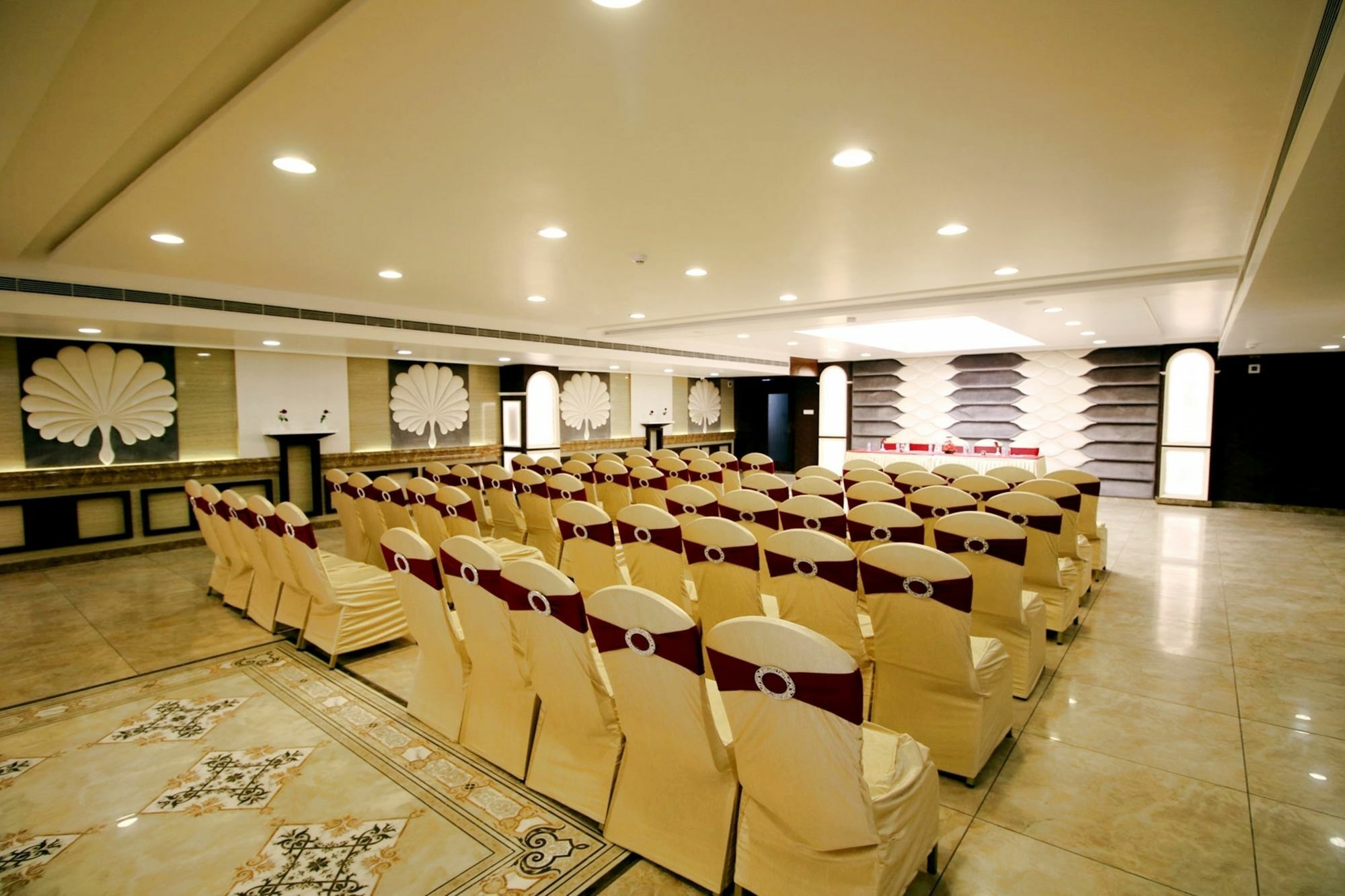 Pinnacle By Click Hotels, Lucknow Buitenkant foto
