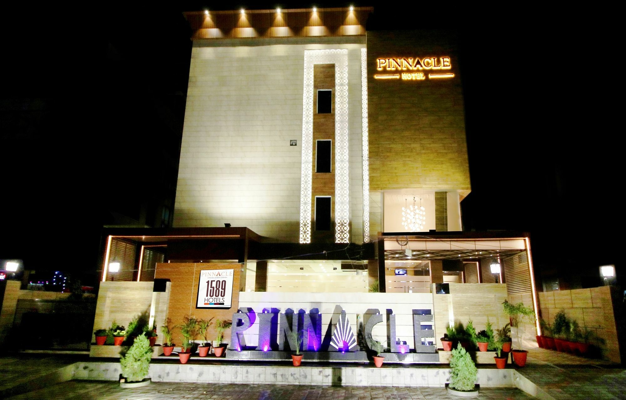 Pinnacle By Click Hotels, Lucknow Buitenkant foto