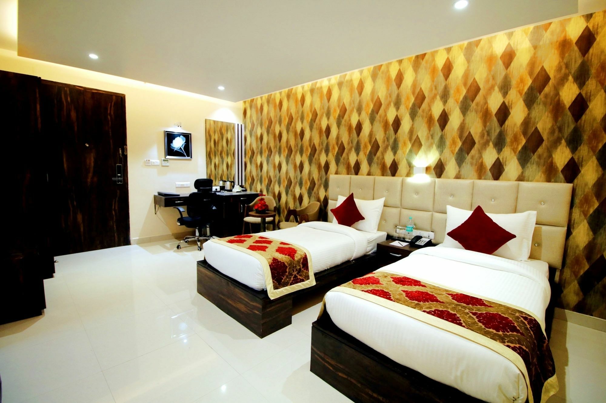 Pinnacle By Click Hotels, Lucknow Buitenkant foto