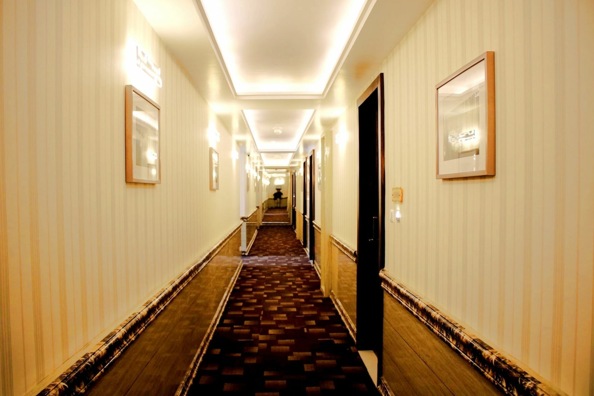Pinnacle By Click Hotels, Lucknow Buitenkant foto